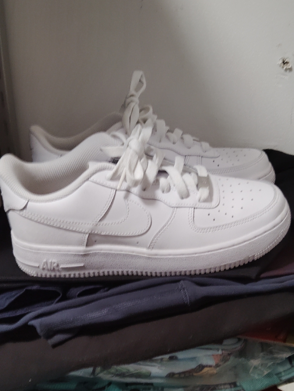 Nike AIR Force All-White Low Top Sneakers